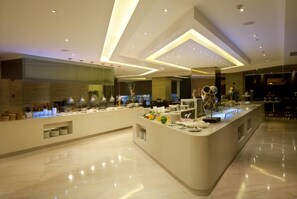 Tägliches Frühstücksbuffet gegen Gebühr