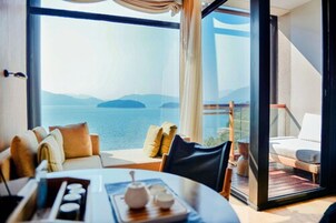 Minibar, in-room safe, desk, laptop workspace