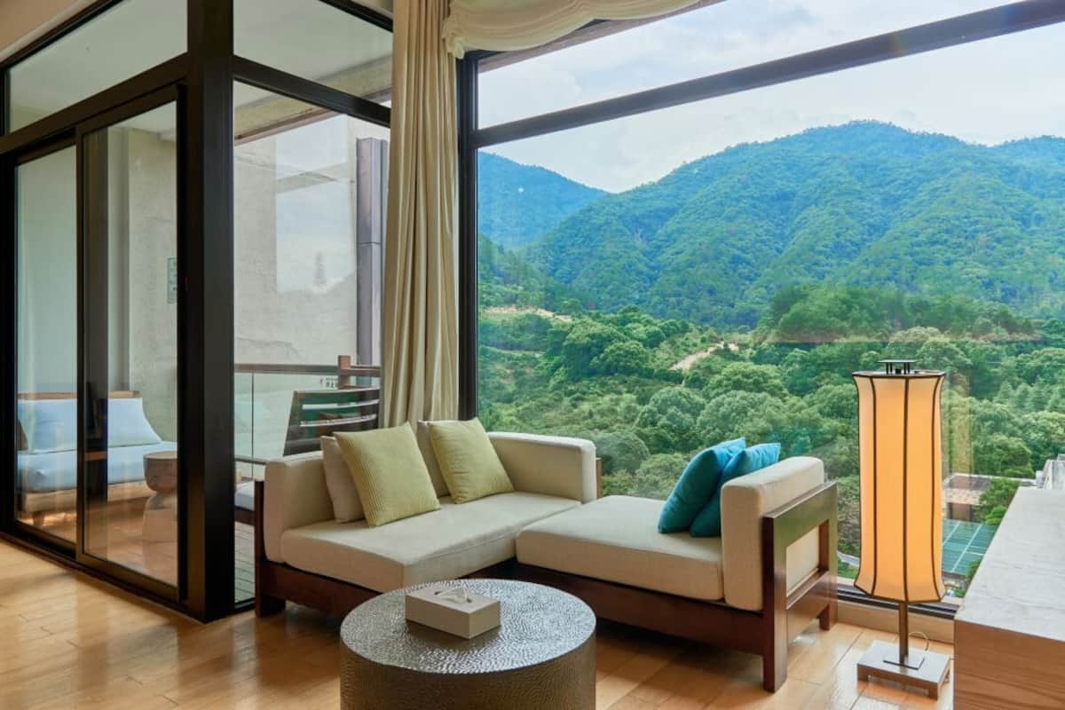 Minibar, una cassaforte in camera, una scrivania, postazione laptop