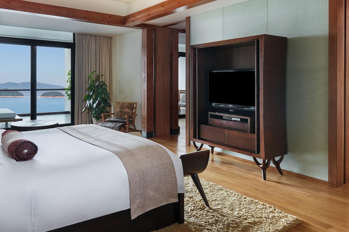 1 bedroom, minibar, in-room safe, desk