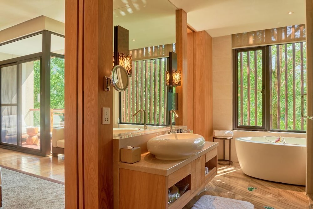 InterContinental Onethousand Island Lake Resort by null