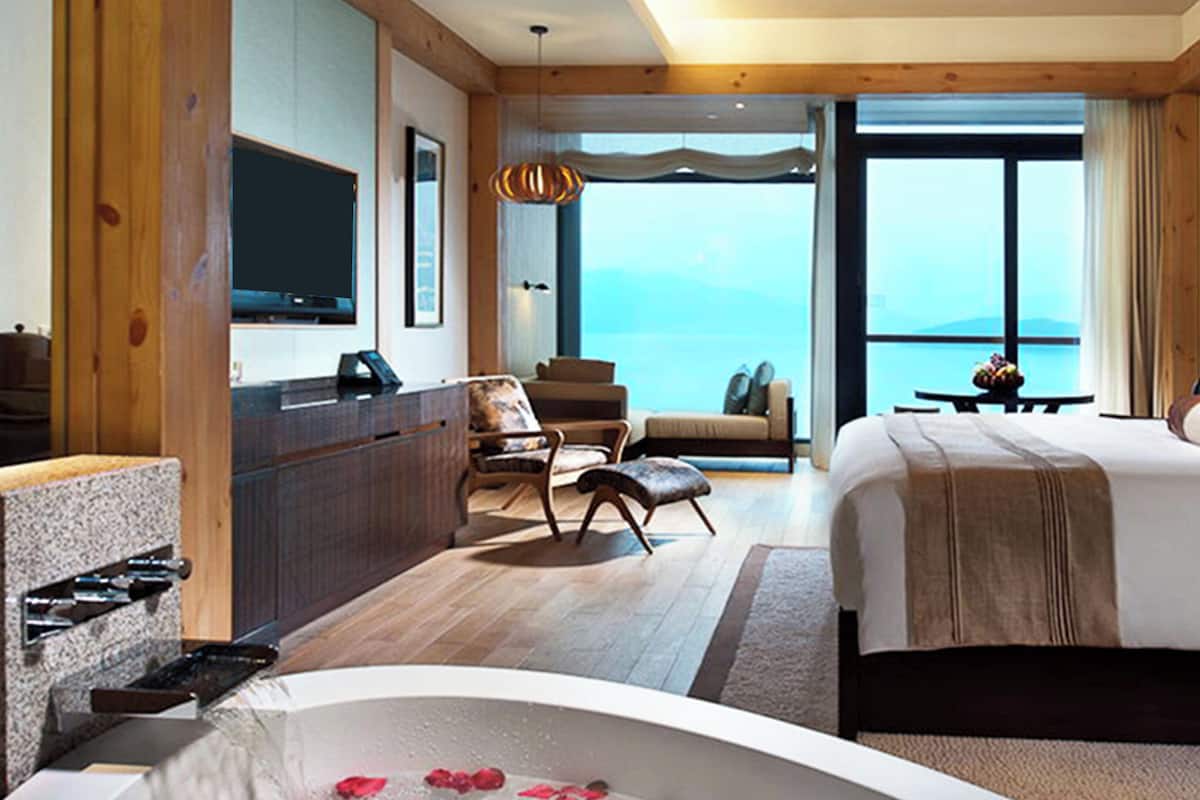 1 bedroom, minibar, in-room safe, desk