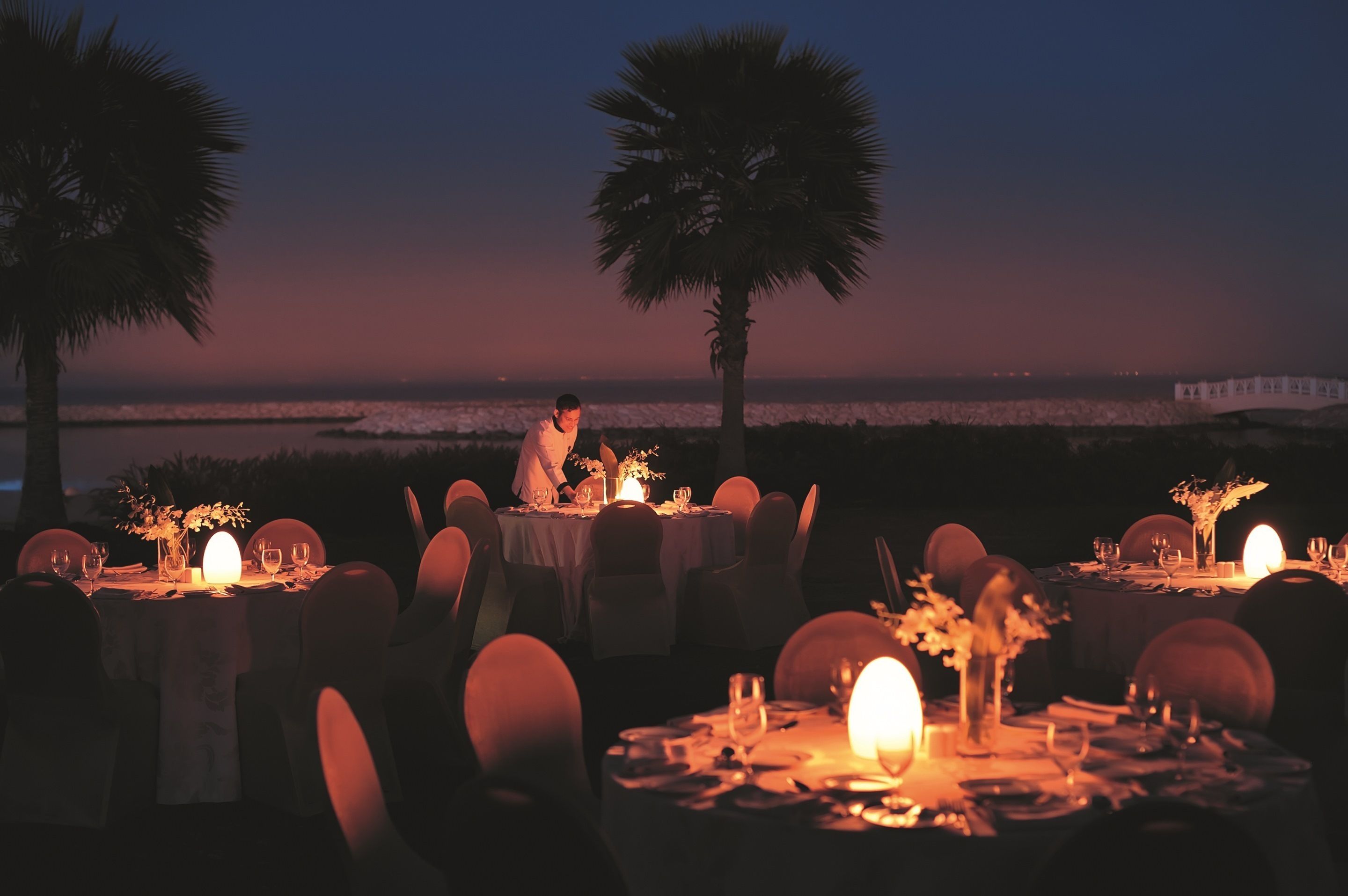 Breakfast, lunch, dinner served; seafood, beach views 