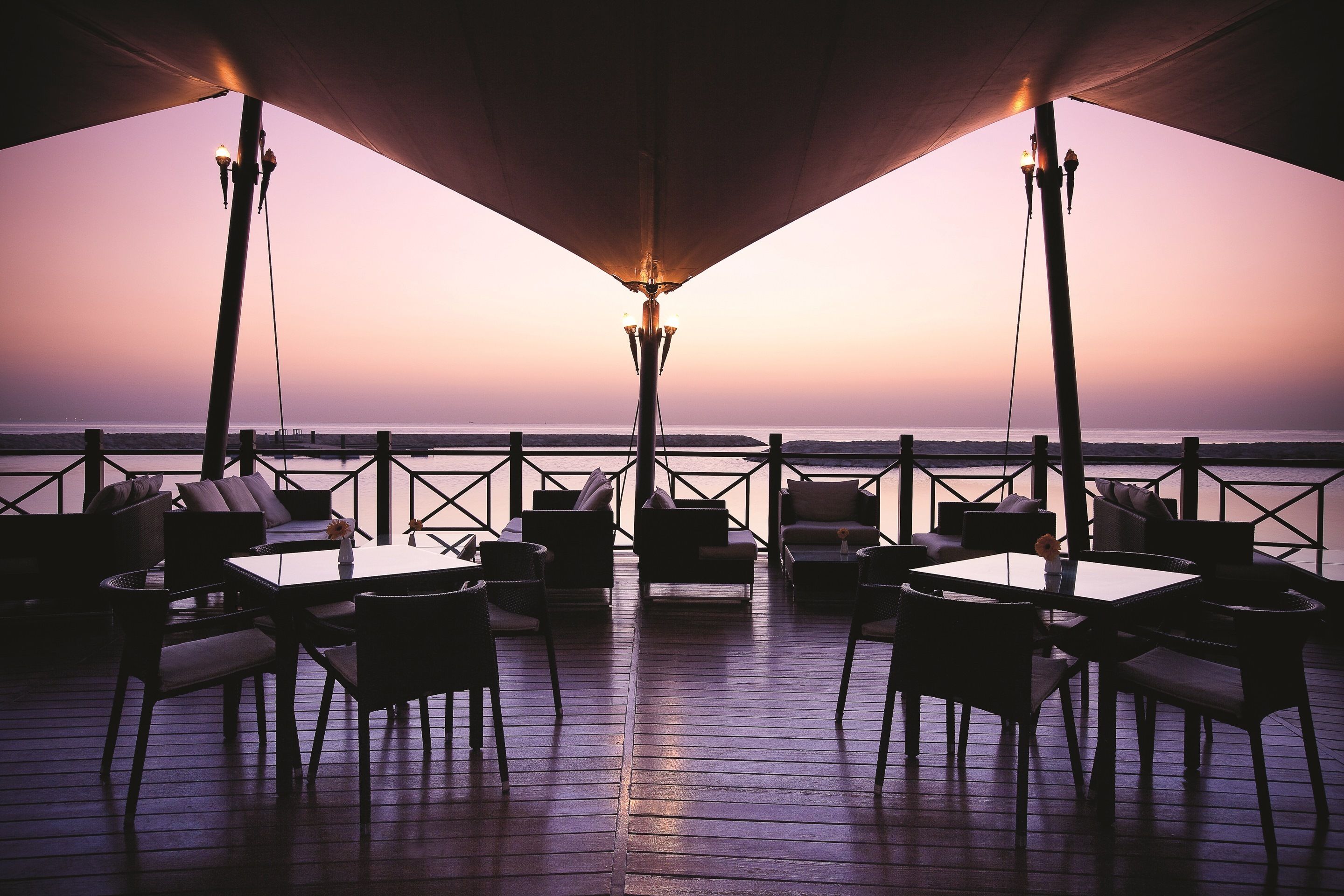 Breakfast, lunch, dinner served; seafood, beach views 