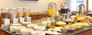 Servizio di colazione, pranzo e cena