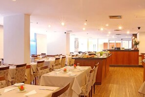 Free daily buffet breakfast  - Travel Inn Hotels Ibirapuera (São Paulo)