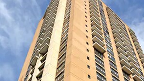 A high-rise building with multiple balconies and a clear sky. - Travel Inn Hotels Ibirapuera (São Paulo)