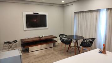 Quarto casal premium | Cofres nos quartos, escrivaninha, Wi-Fi de cortesia, roupa de cama