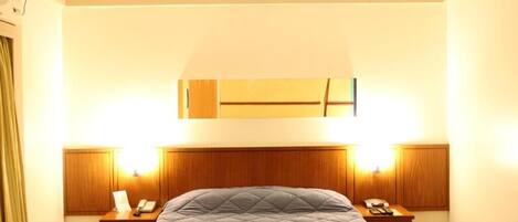 Habitación doble estándar | Caja de seguridad en la habitación, escritorio y wifi gratis