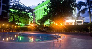 Hồ bơi ngoài trời 