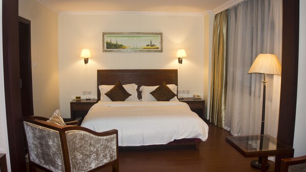 Phòng Suite Executive | Bộ đồ giường cao cấp, chăn bông, minibar, két bảo mật tại phòng 