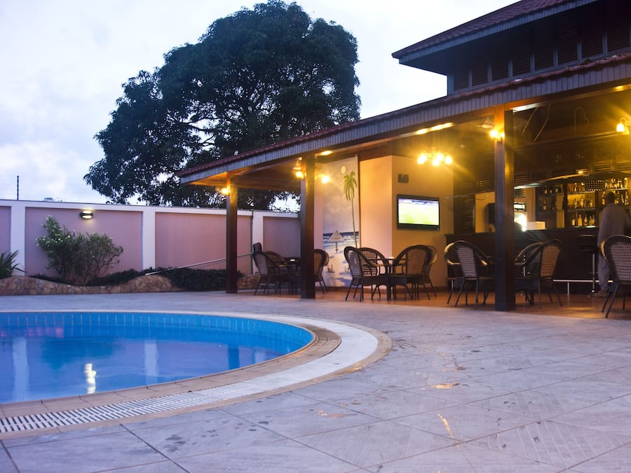 Bar junto a la piscina