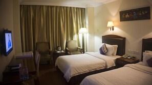 Phòng Tiêu chuẩn, nhiều giường, hút thuốc | Bộ đồ giường cao cấp, chăn bông, minibar, két bảo mật tại phòng 