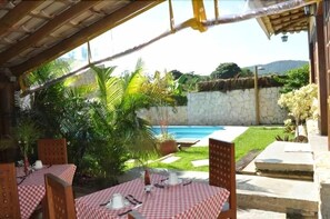 Tempat makan luar