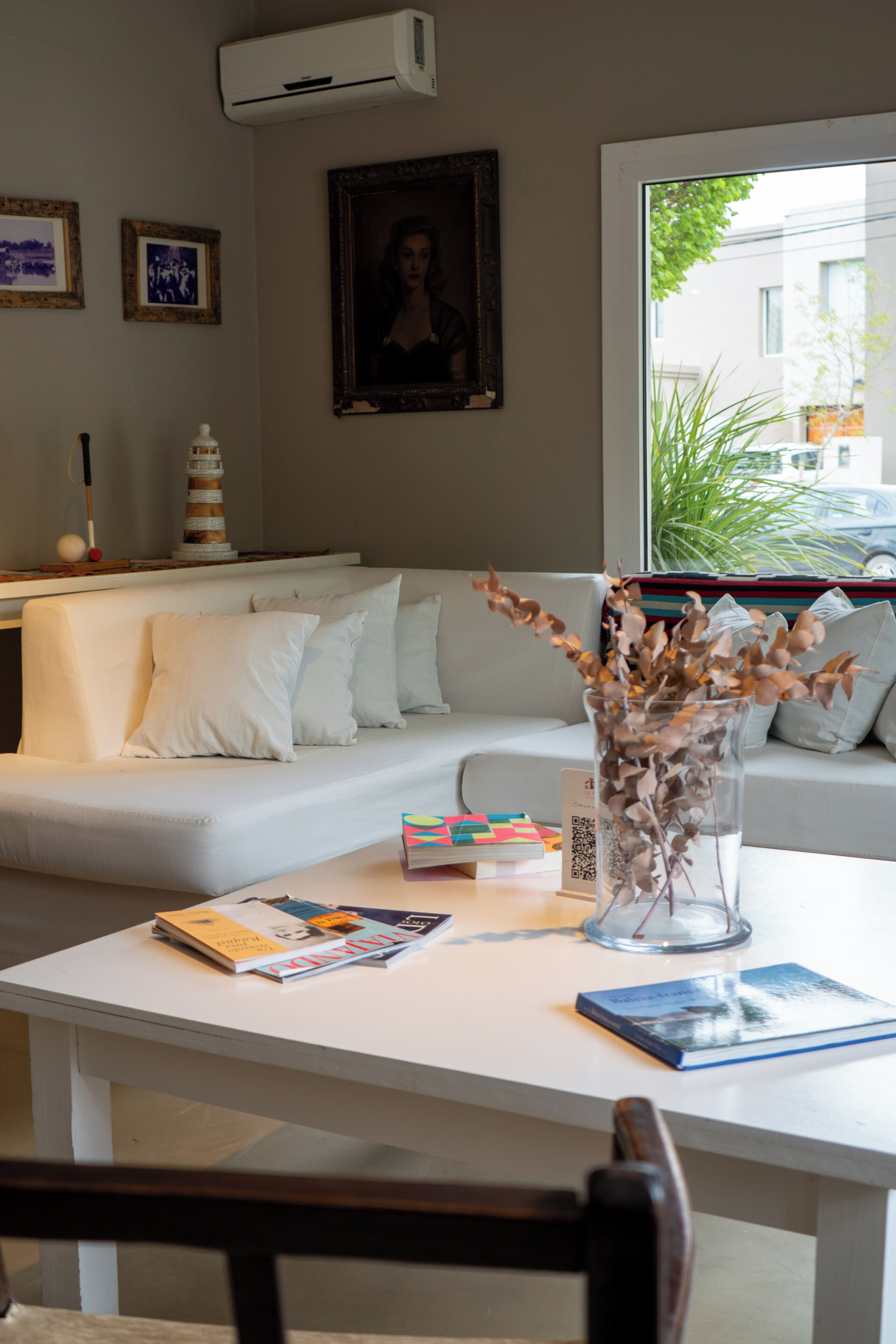 40-inch lcd tv with cable channels, tv, pay films