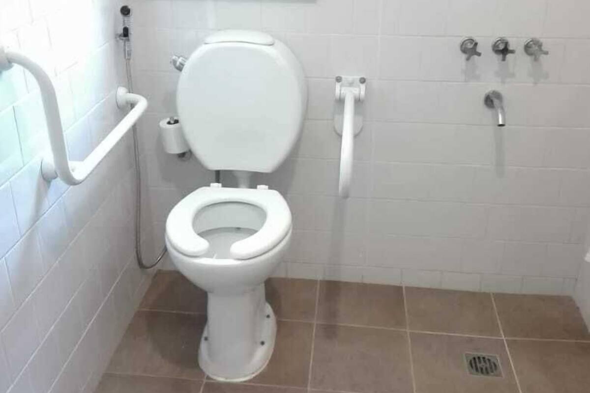 superior double room, accessible | bathroom | combined shower/bathtub, free toiletries, hair dryer, bidet