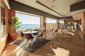 Mediterrane gerechten, uitzicht op de zee