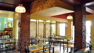 供應早餐、午餐和晚餐,花園景觀