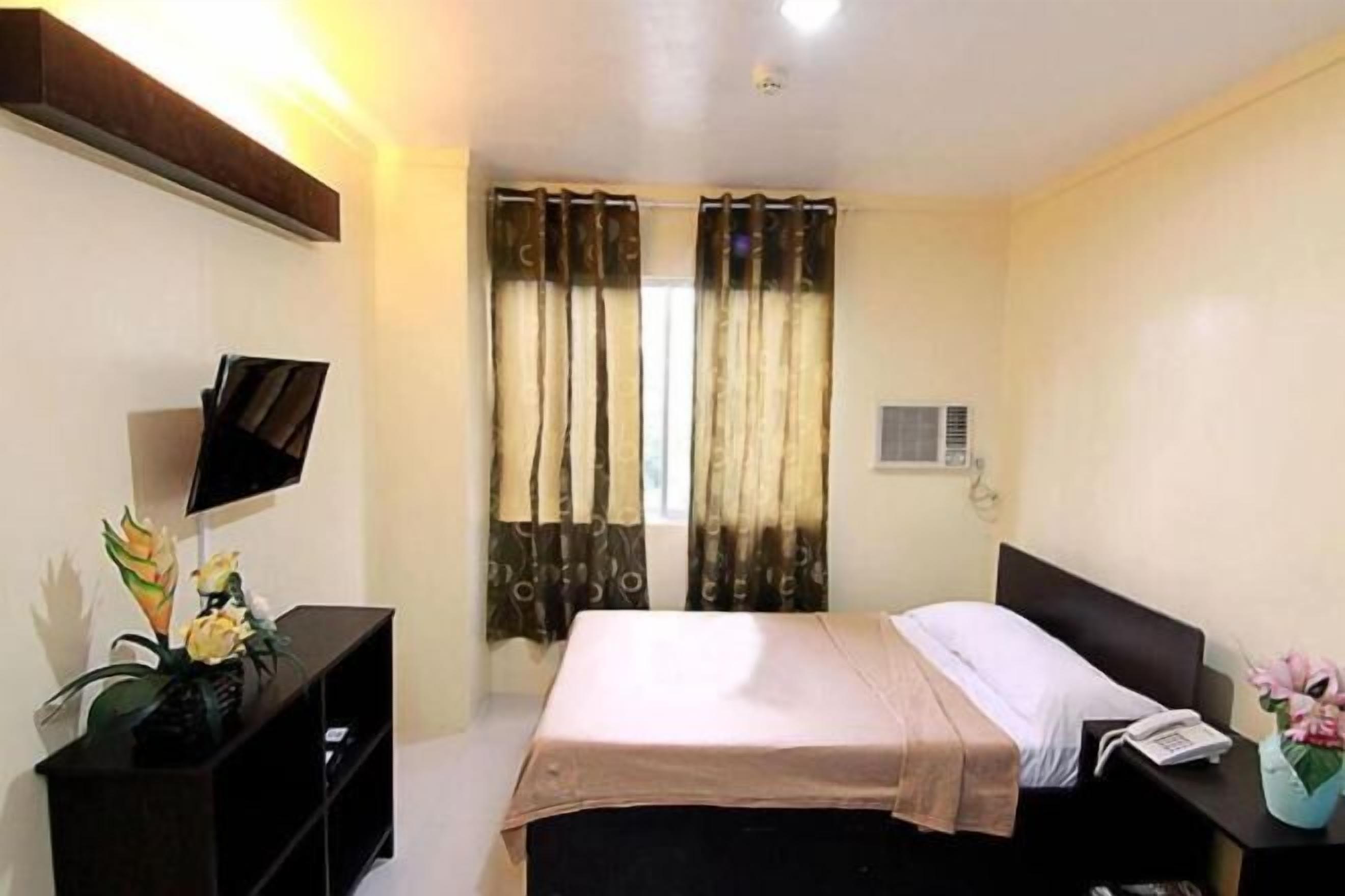 房內夾萬、書桌、摺床/加床 (收費)、方便輪椅出入