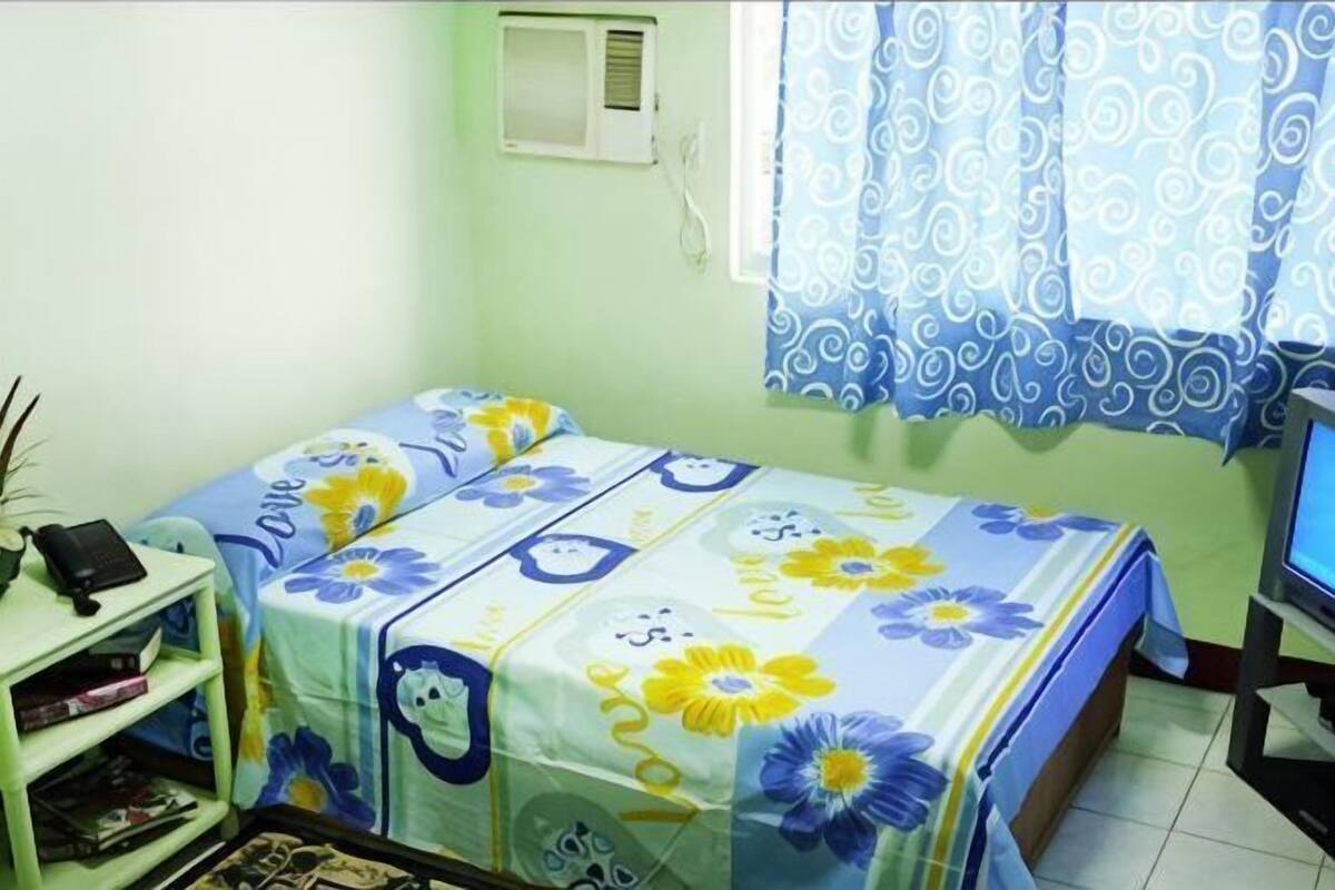 Caja de seguridad en la habitación, escritorio y camas extra 
