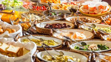 Daily buffet breakfast (JPY 2200 per person)