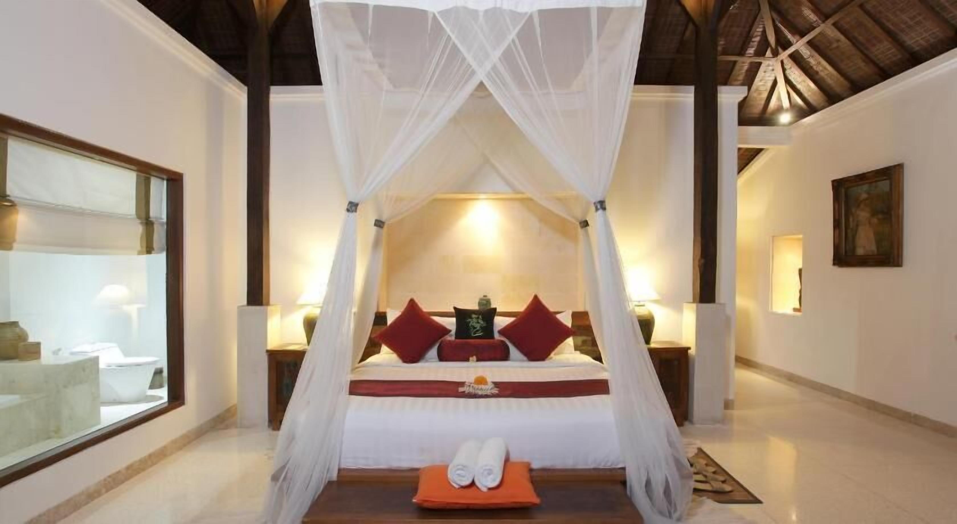 Premium bedding, Tempur-Pedic beds, minibar, in-room safe