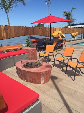 Fireplace - Beach Street Inn and Suites (Santa Cruz)