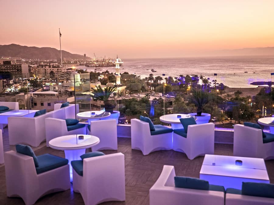 Cocktail bar, ocean views, open daily