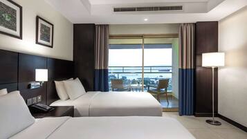 Twin Junior Suite with Sea View | Minibar, in-room safe, desk, soundproofing