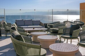 Cocktail bar, ocean views, open daily - DoubleTree by Hilton Hotel Aqaba (Aqaba)