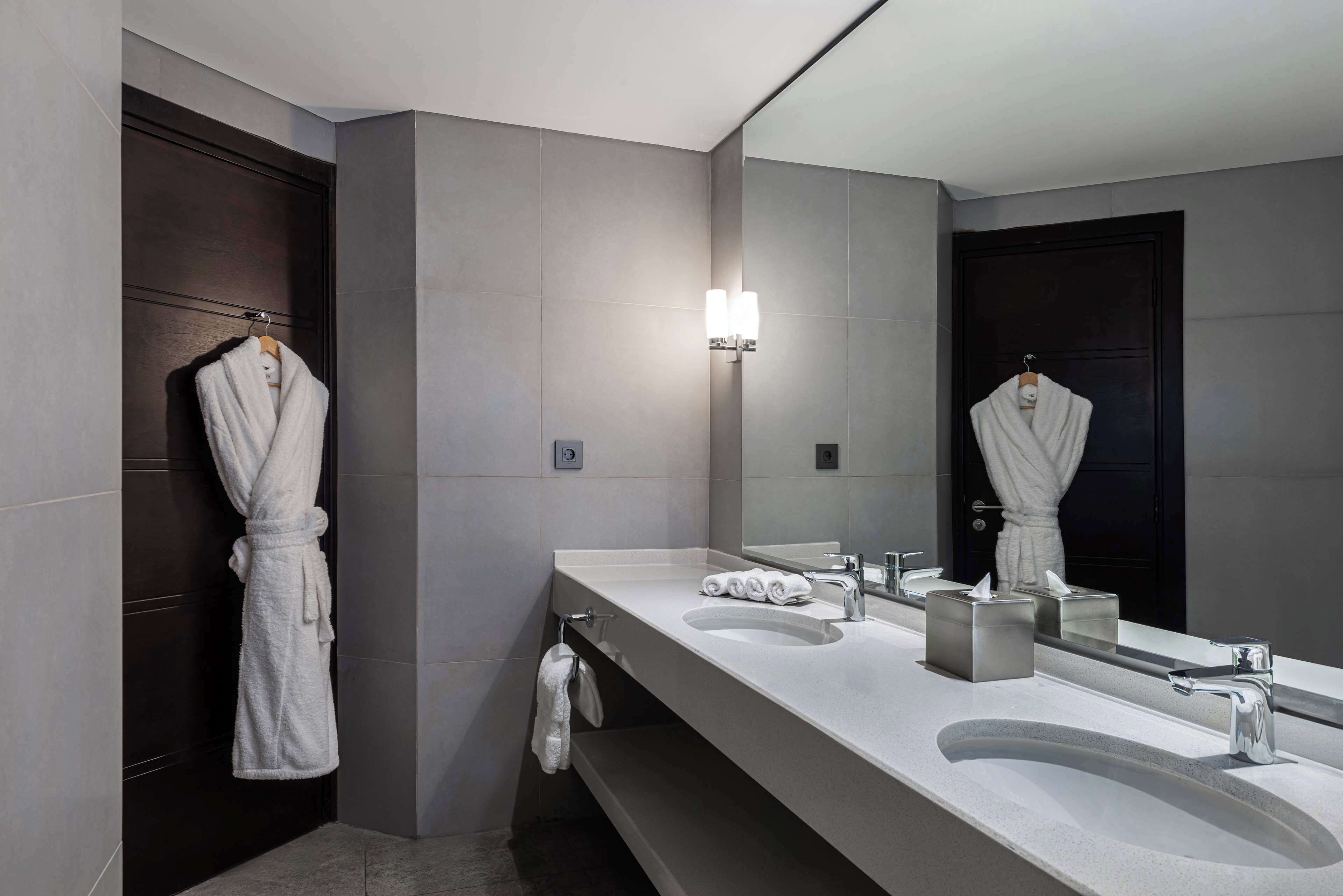 king executive suite with city view | bathroom | free toiletries, hair dryer, bathrobes, bidet