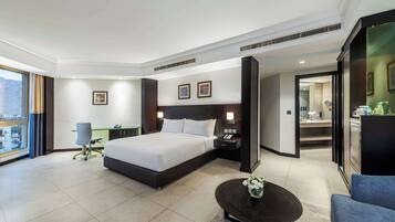 Minibar, coffres-forts dans les chambres, bureau, chambres insonorisées