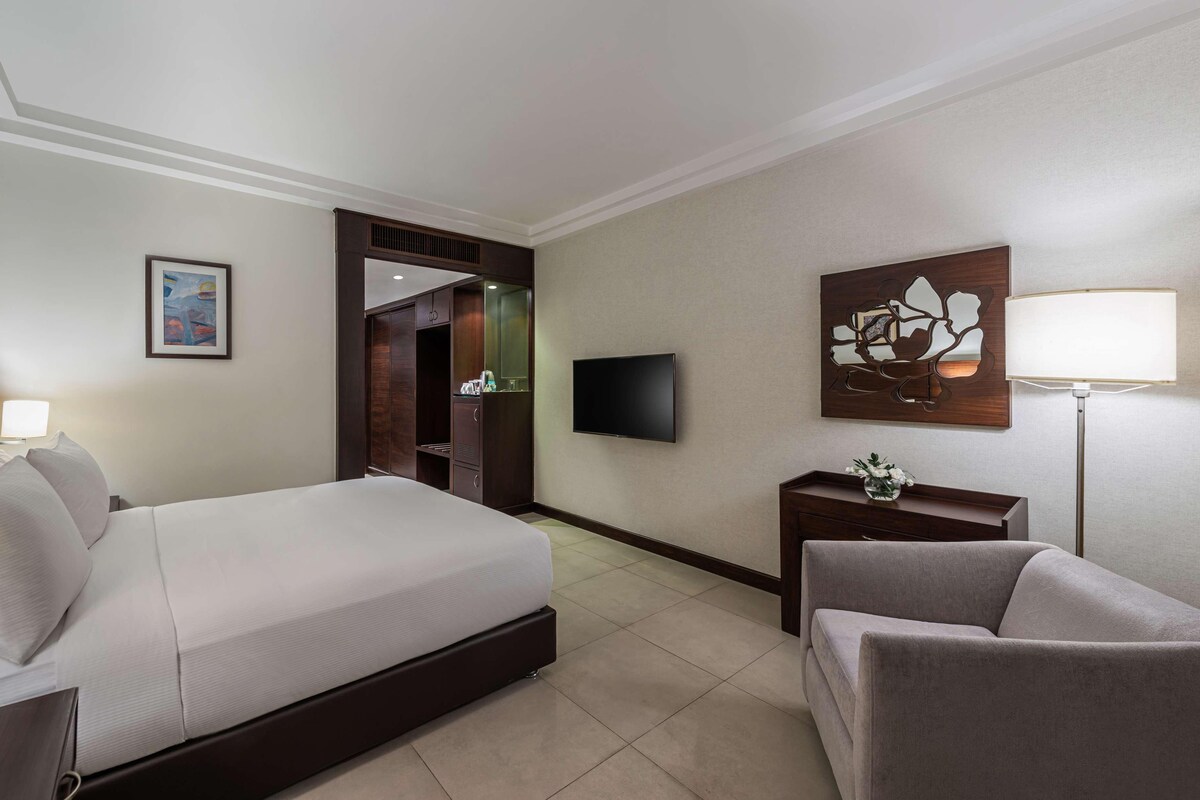 Minibar, in-room safe, desk, soundproofing