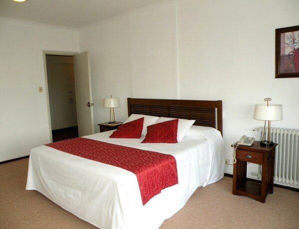 Minibar, in-room safe, WiFi - Austral Hotel (Montevideo)