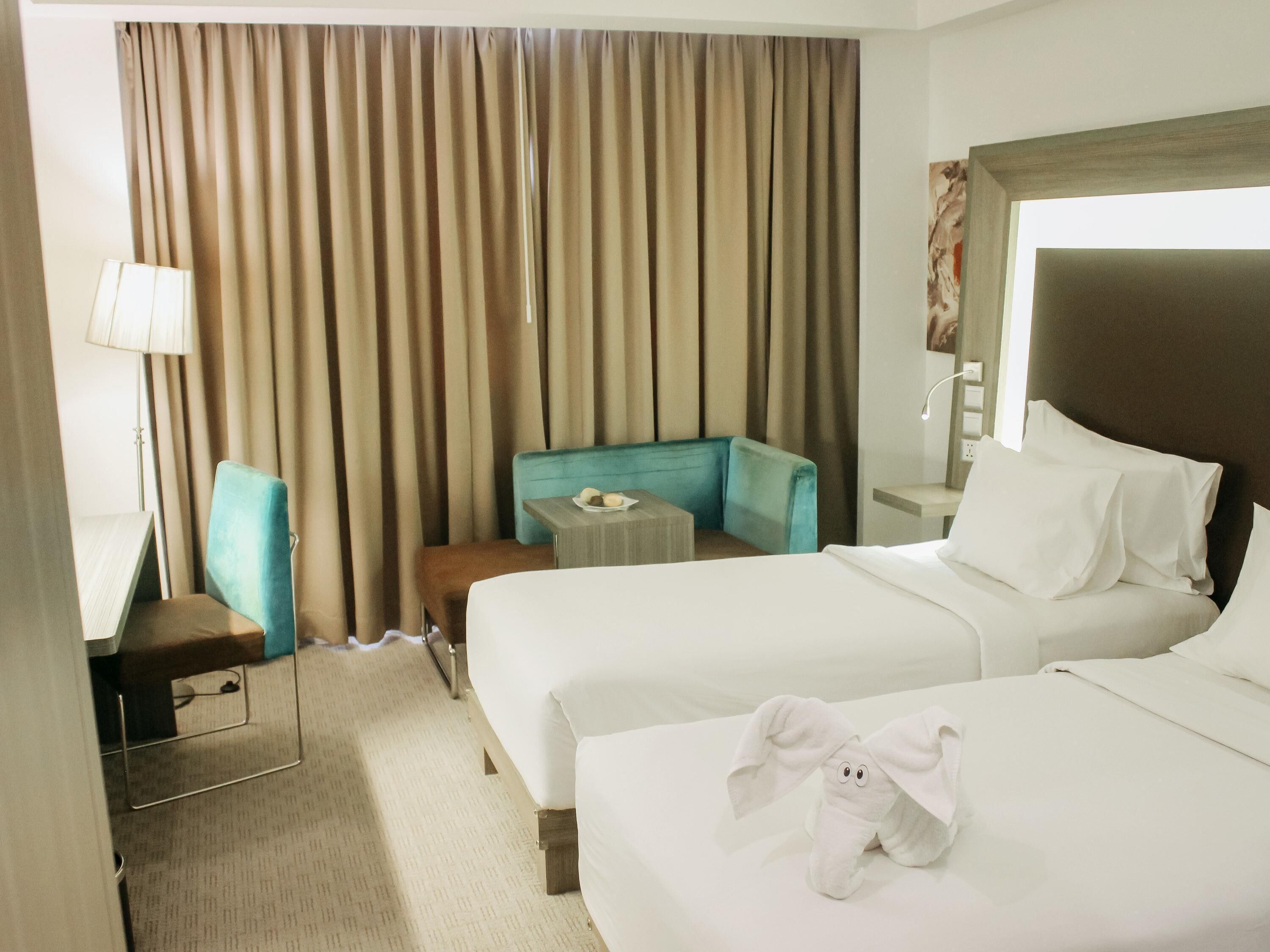 Superior Twin Room, 2 Single Beds | Premium bedding, minibar, in-room safe, desk