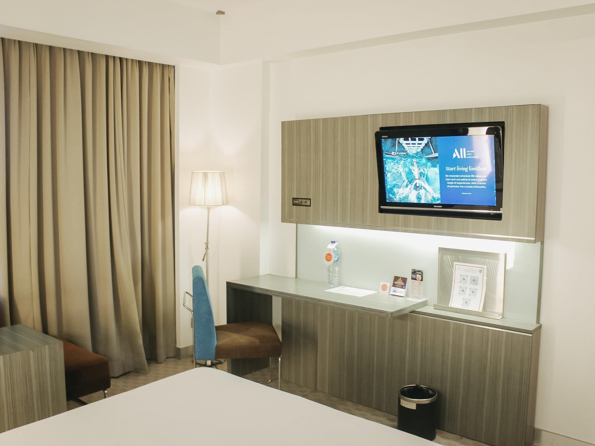 Chambre Standard, 1 très grand lit | Literie de qualité supérieure, minibar, coffres-forts dans les chambres