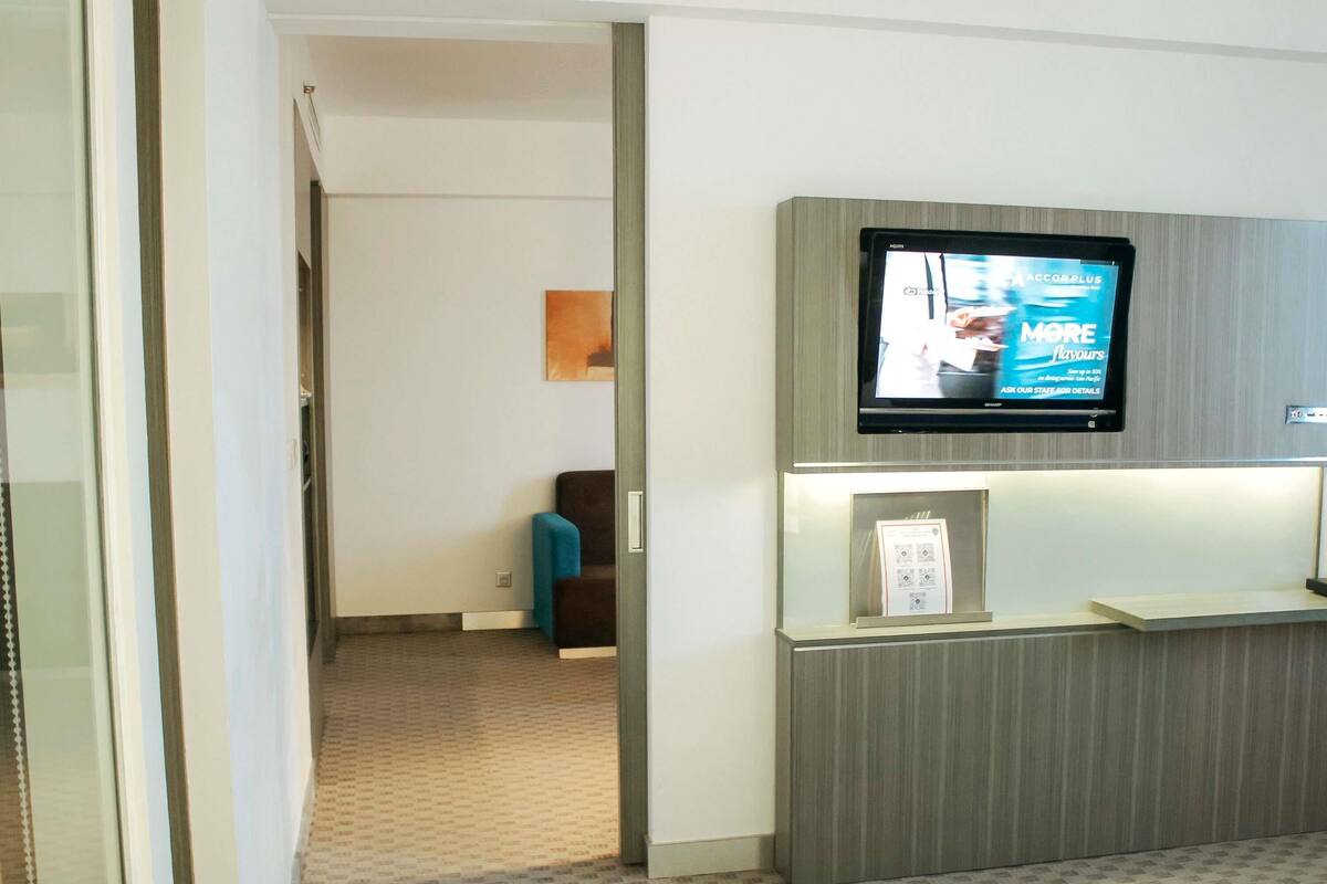 1 bedroom, premium bedding, minibar, in-room safe