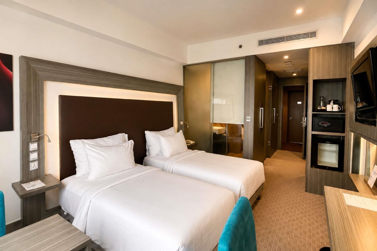 Premium bedding, minibar, in-room safe, desk