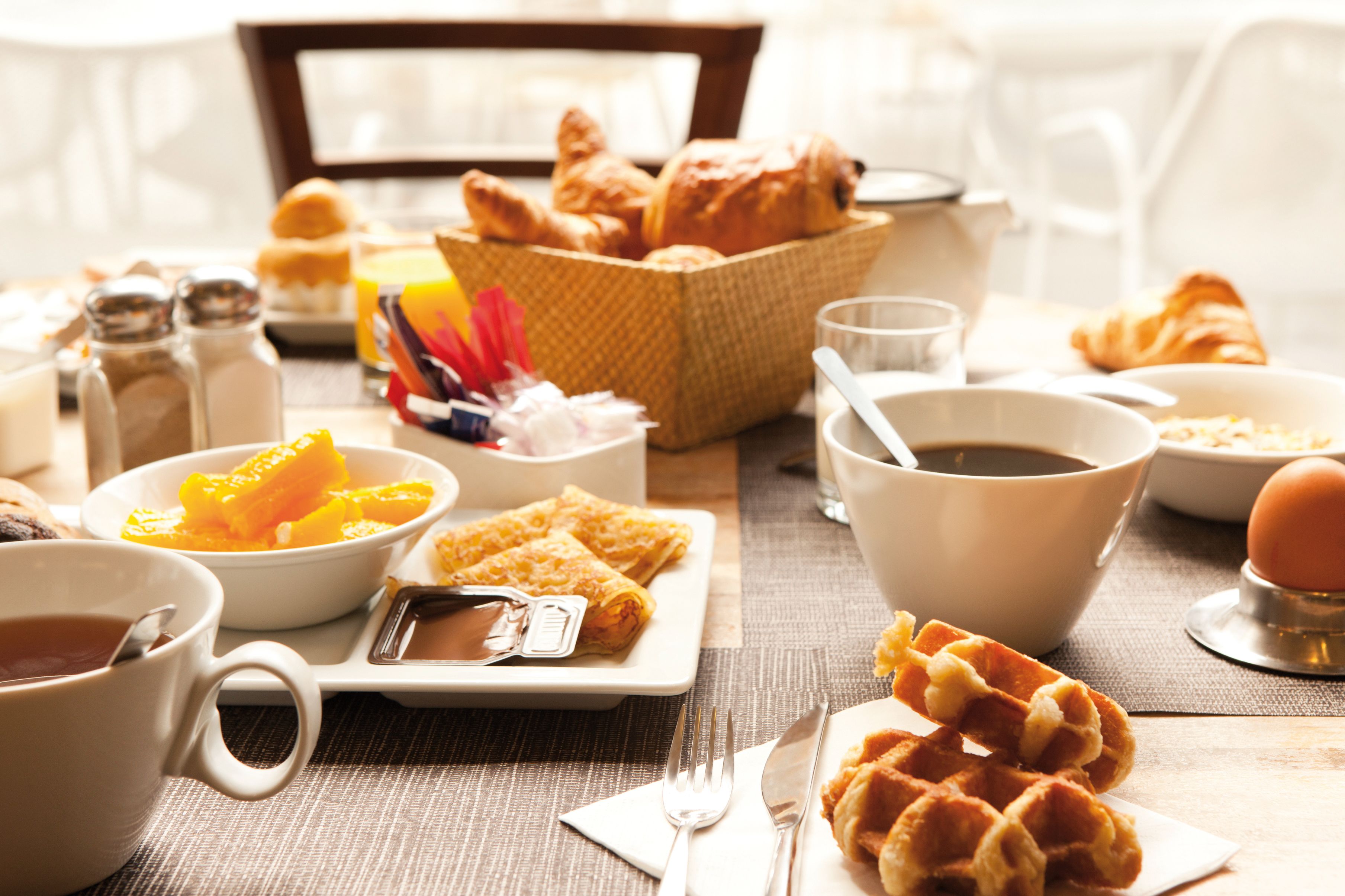 daily buffet breakfast for a fee