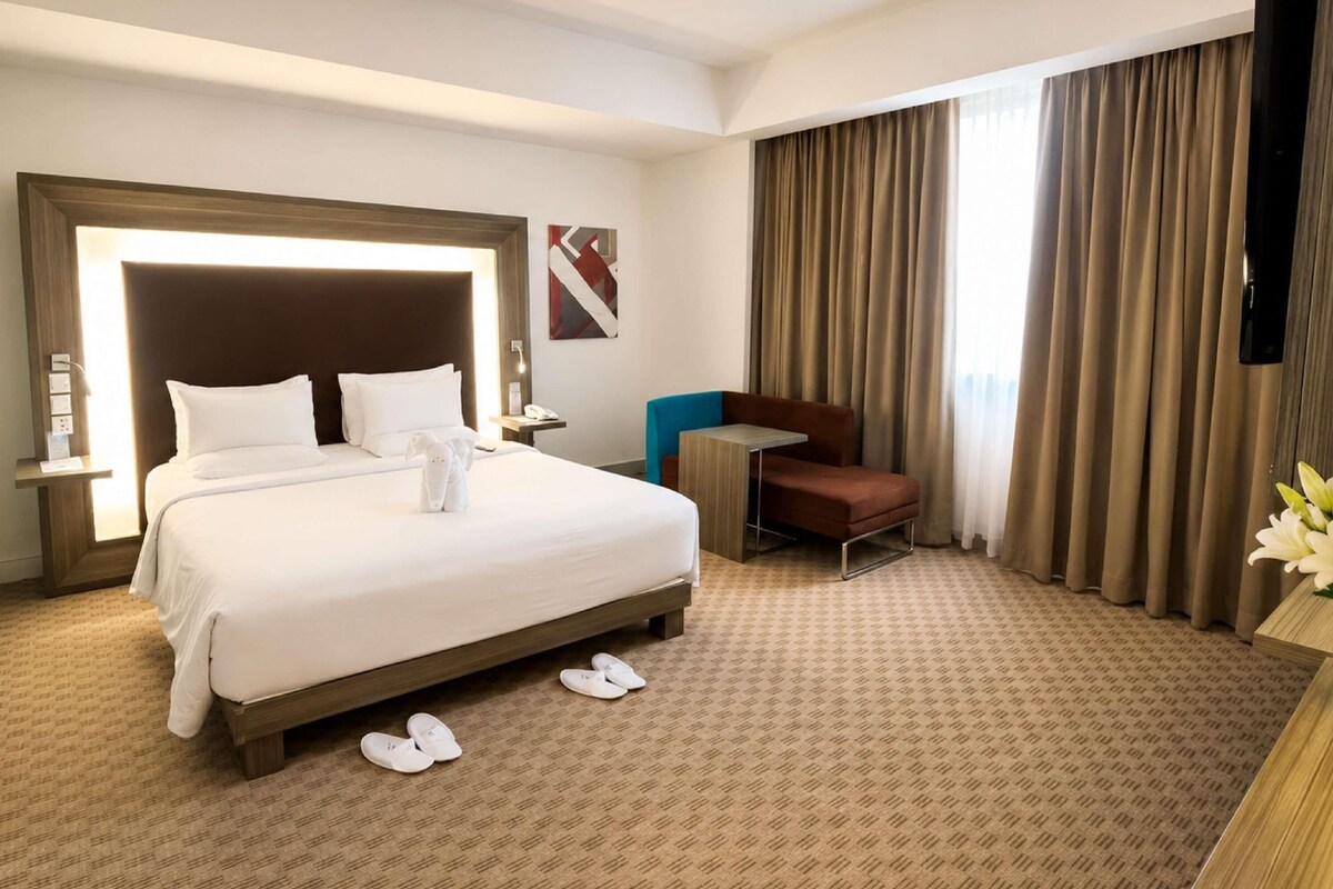 Premium bedding, minibar, in-room safe, desk