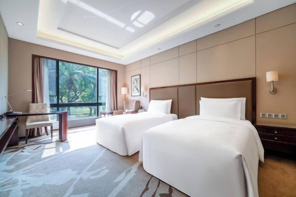Minibar, in-room safe, alarm clocks