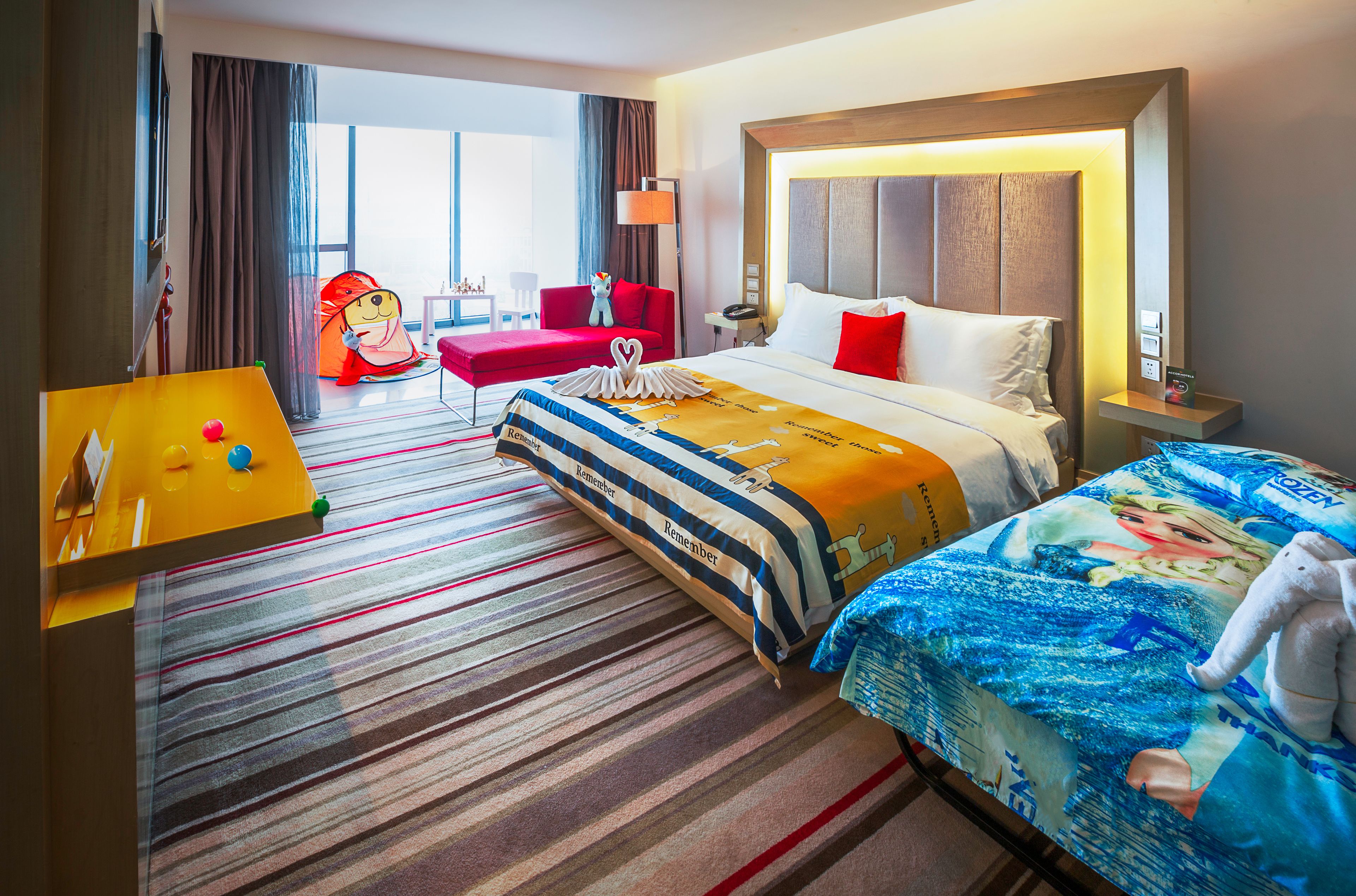 family room, multiple beds | 1 bedroom, egyptian cotton sheets, premium bedding, down duvets