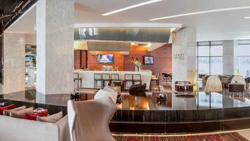 2 restaurants, breakfast served