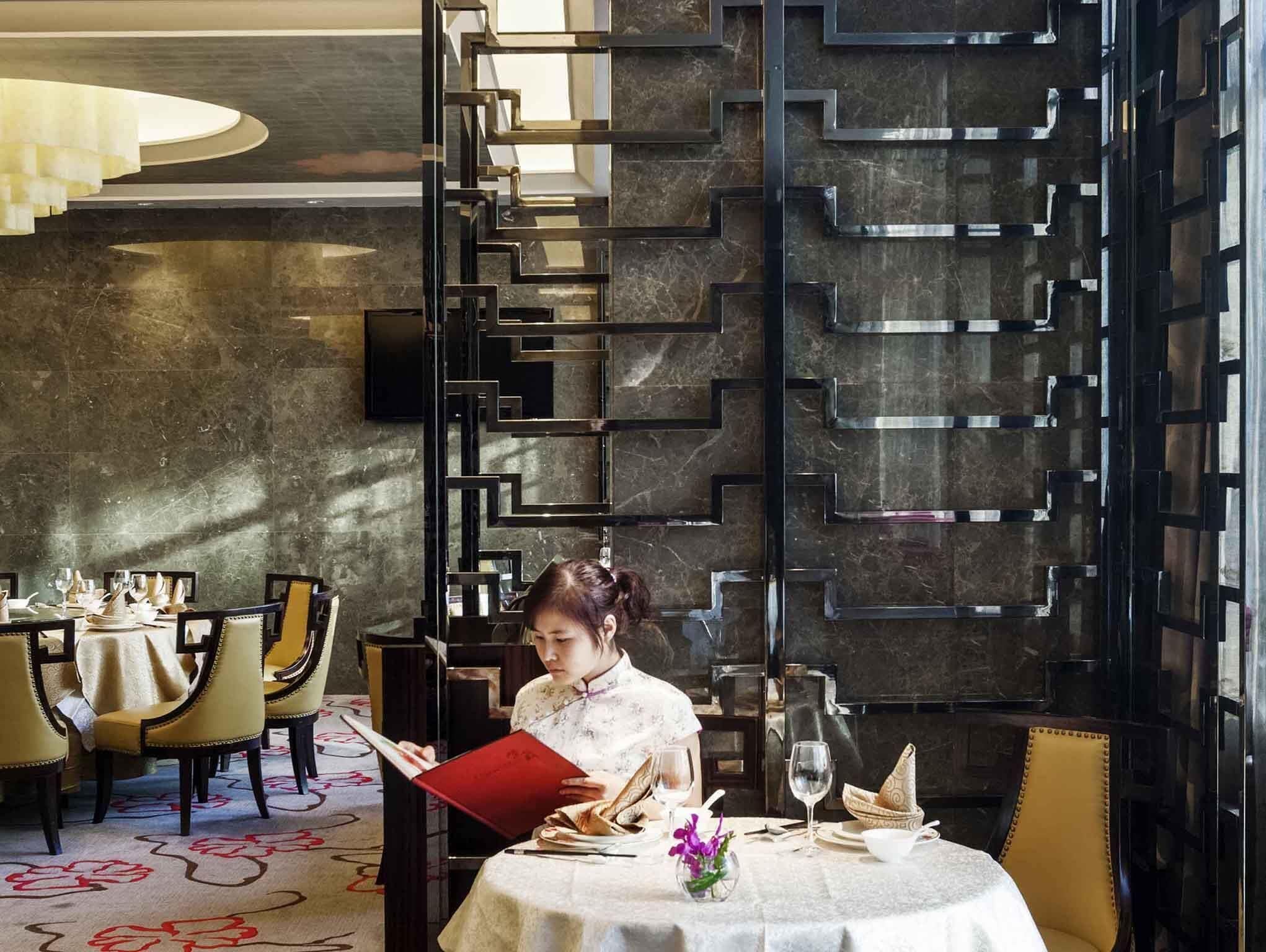 2 restaurants; breakfast, lunch, dinner, and brunch served
