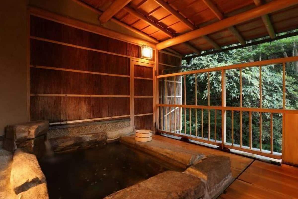 Spa | Aromatherapy, reflexology, massages