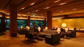 2 bars/lounges, poolside bar