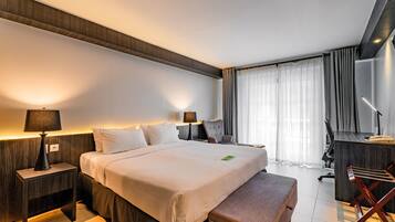 Premium bedding, in-room safe, desk, laptop workspace