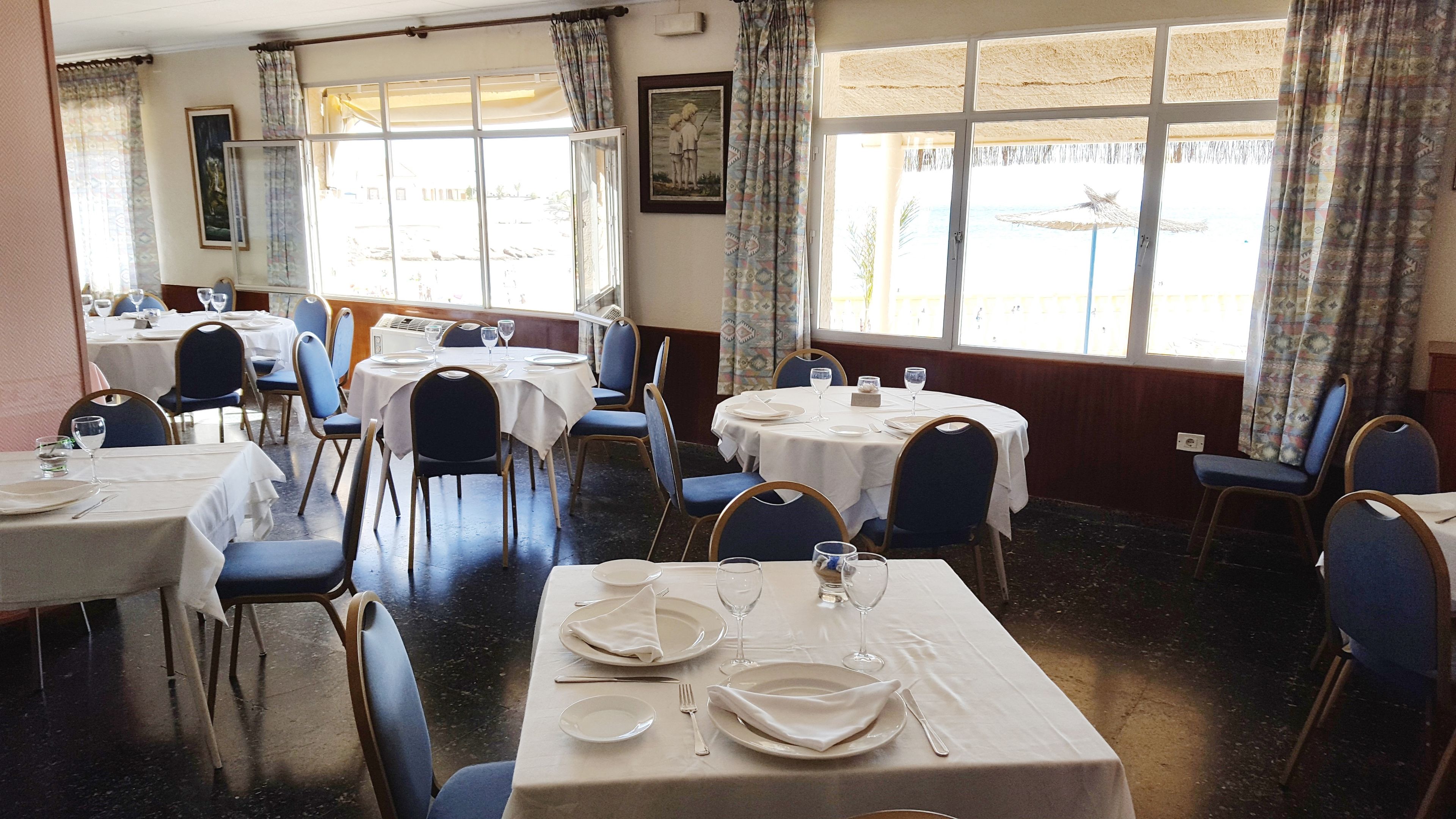 فطور مطهو حسب الطلب يوميًا بتكلفة قدرها (12 EUR للشخص)