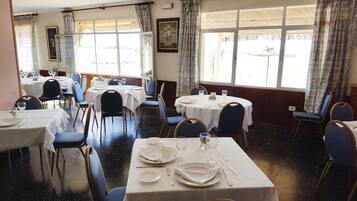 Daily cooked-to-order breakfast (EUR 12 per person)