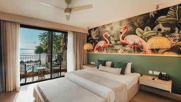 Habitación Deluxe, 1 cama de matrimonio grande con sofá cama (Deluxe Sea View Room) | 1 dormitorio, ropa de cama de alta calidad, minibar y caja fuerte